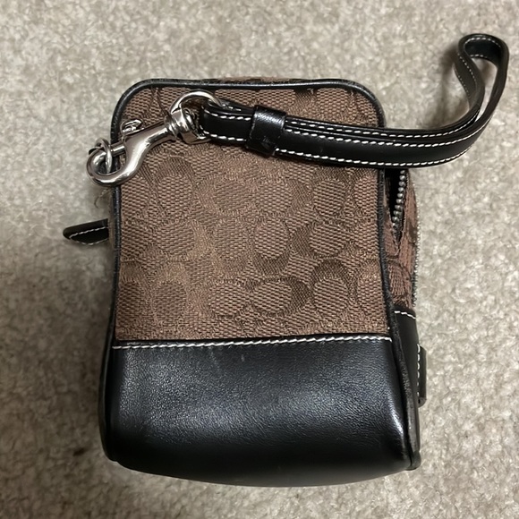 Used coach mini wristlet, with two zippered, compartments, brown leather small c - Picture 4 of 8